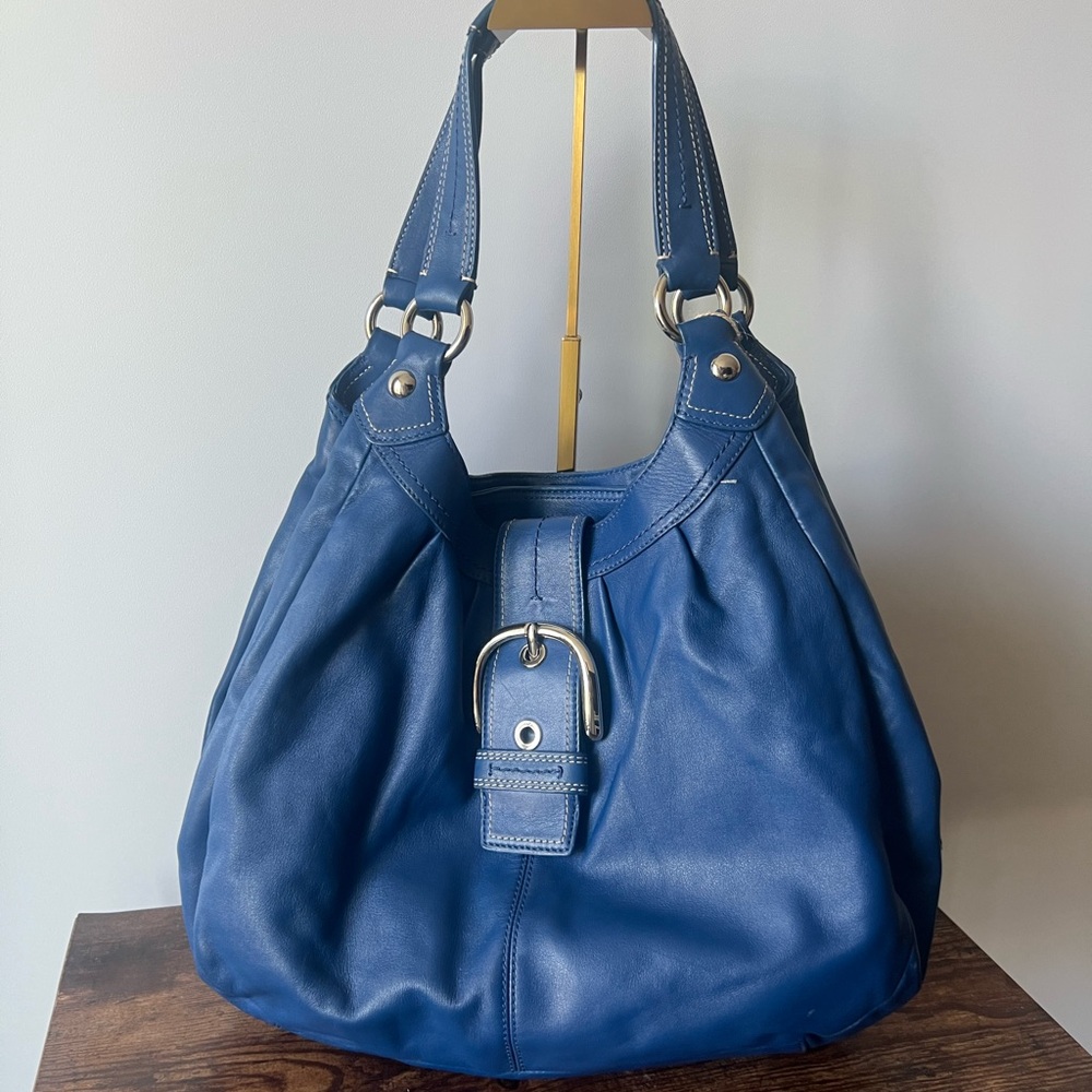 Authentic COACH Blue Leather Women's Bag with 3 Compartments